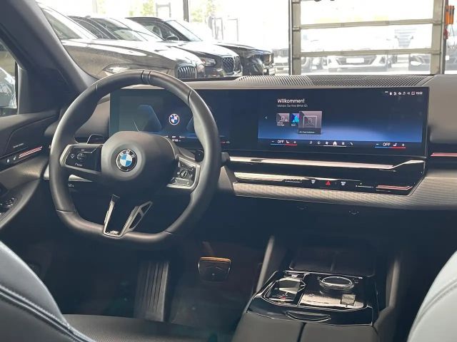 BMW 520 520i M-Sport Sedan