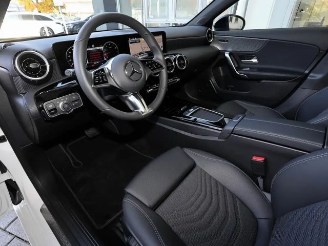 Mercedes-Benz A 180 PANORAMA+KAMERA+TOTWINKEL+MBUX+LED+18 ZOLL