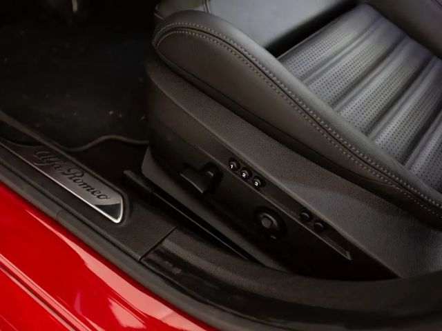 Alfa Romeo Giulia AT8 Q4